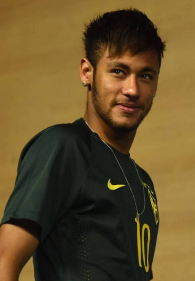 世界冠军黄雅琼、刘雨辰举行婚礼，樊振东、汪顺送上视频祝福