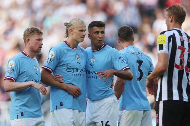 曼联对阵西汉姆联：阿莫林的换人争议与球队表现分析